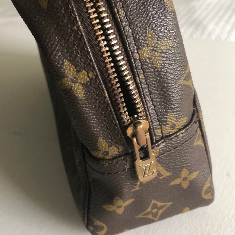 SOLD 🔴 HP 🌟 6.24.20 Authentic LV Trousse 28 - Picture 7 of 11